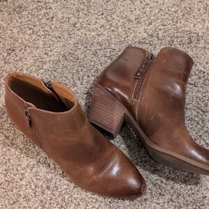 FRYE AND CO. Rich Brown Ankle Booties